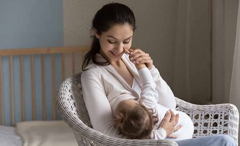 healthy breastfeeding mom